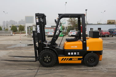 Manual Transmission Diesel Powered Forklift 3.5 Ton Max Lifting Height 6000mm