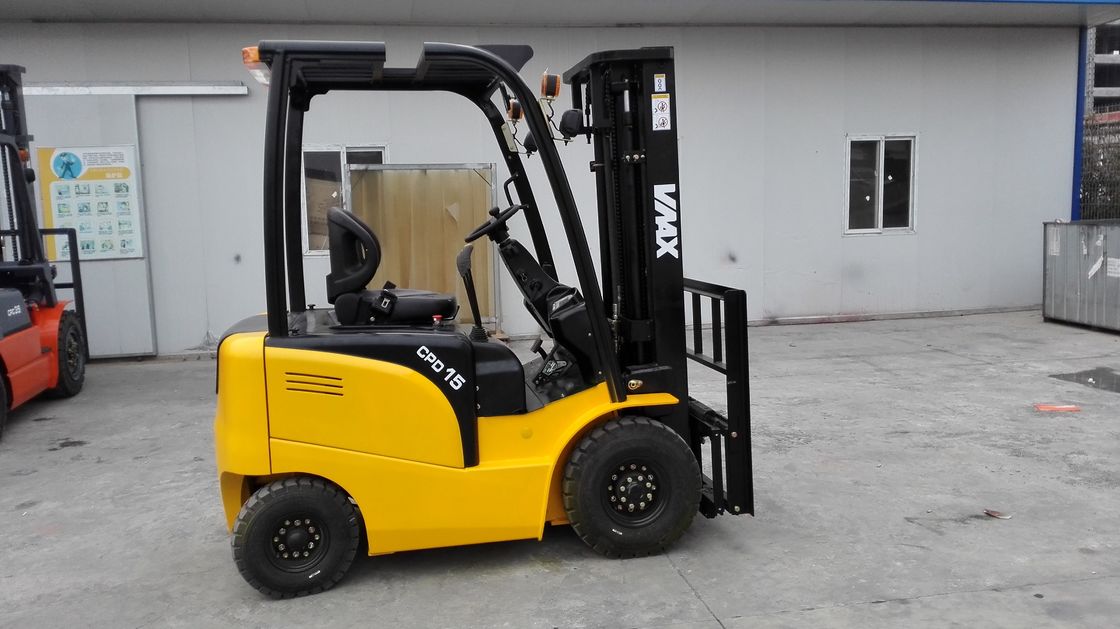 CPD15 1.5 Ton 4 Wheel Drive Forklift / Small Electric Powered Forklift